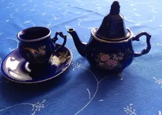Krásný malý hrnek +konvička z porcelánu Čína