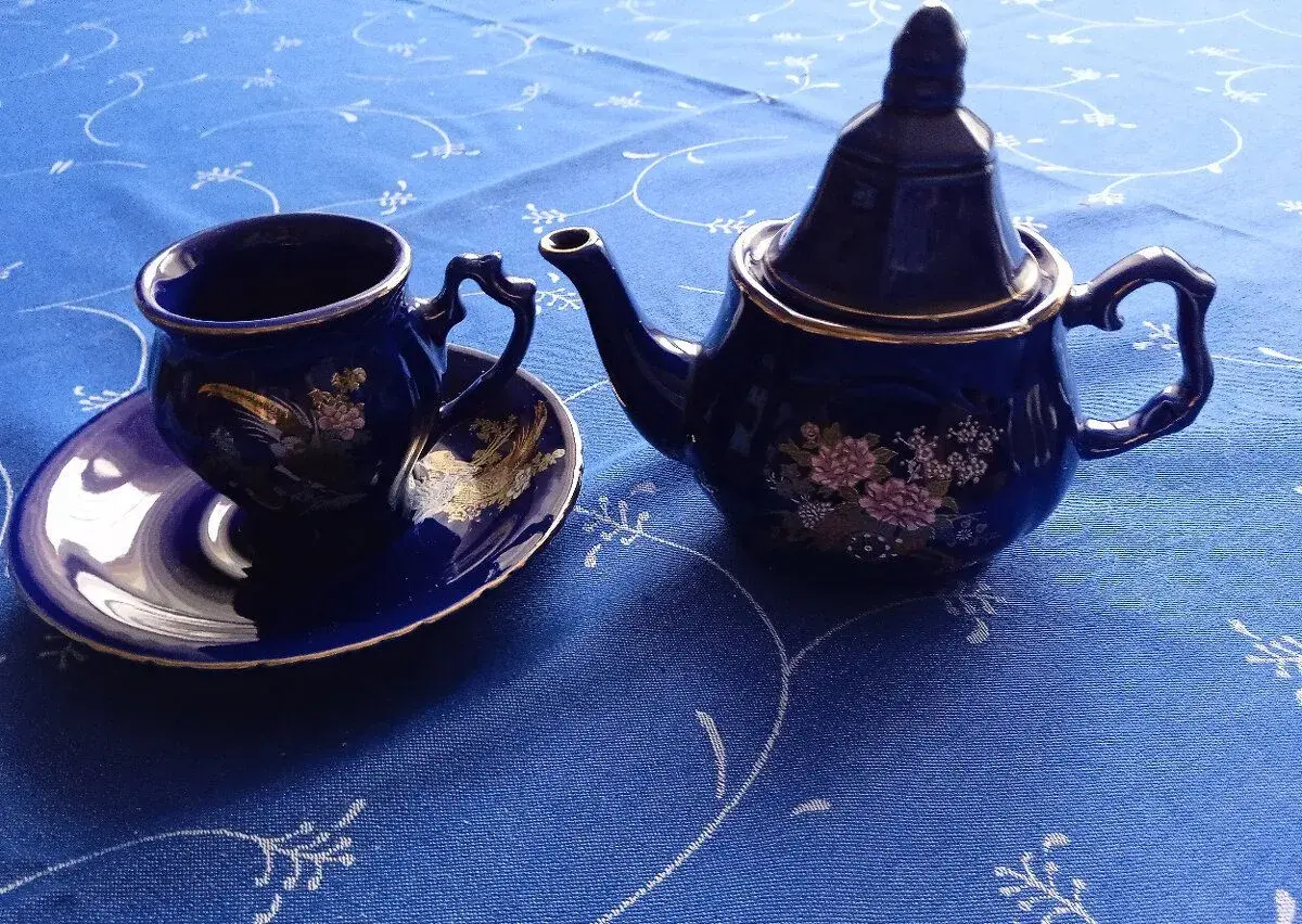 Krásný malý hrnek +konvička z porcelánu Čína
