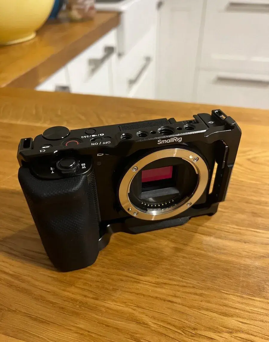 Sony ZV-E10 se stabilizátorem a 3x baterie