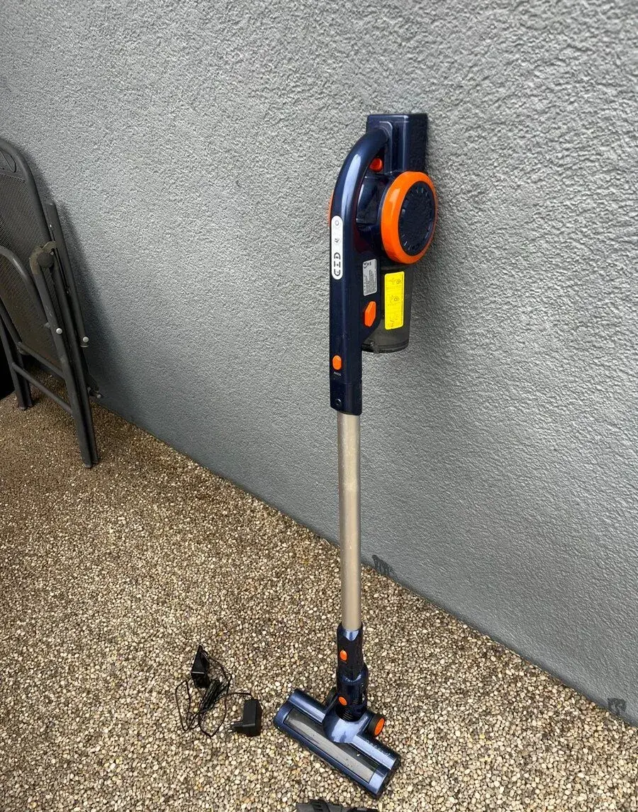 Bezdrátový tyčový vysavač Orfeld EV-679 + příslušenství