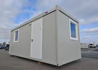 Stavební buňka 6,1 m – 2 místnosti, kancelář, zázemí