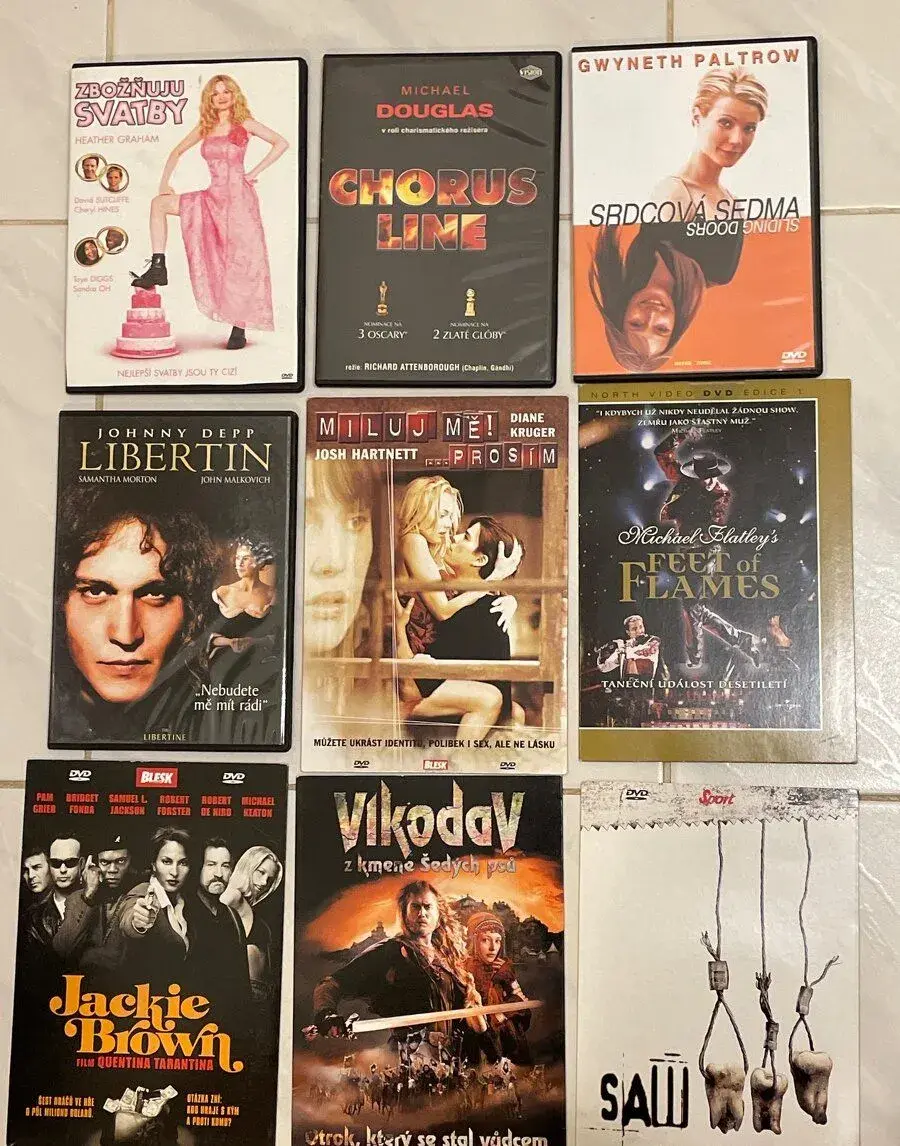 33 ks DVD filmy