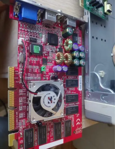 Retro grafická karta AGP (Hynix VRAM)