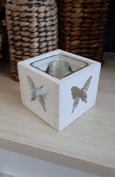 Dřevěný svícen Butterfly
