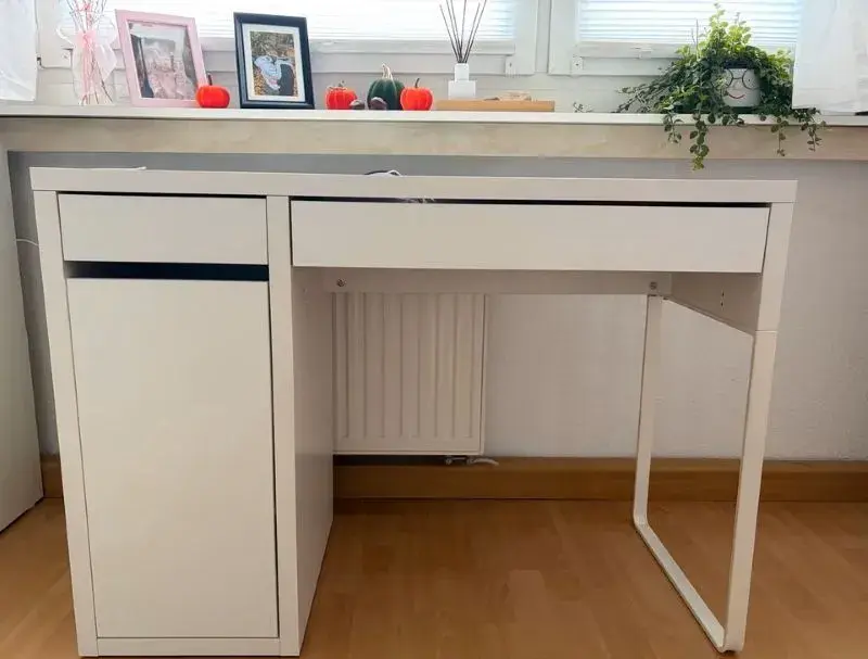 Psací stůl bílý - IKEA