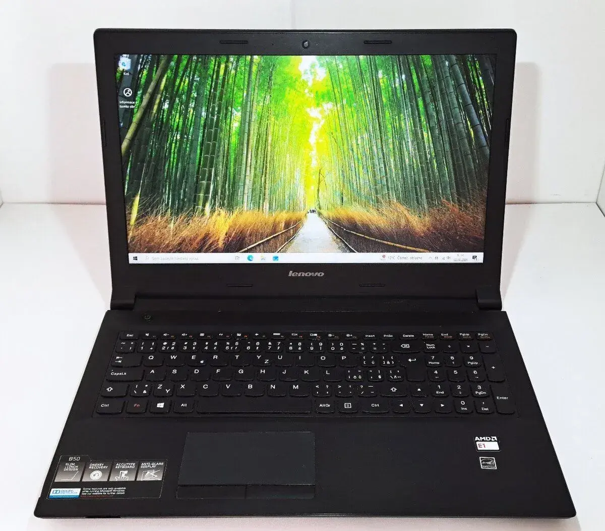 Pěkné Lenovo B50-45 AMD E1 SSD120gb 4gbRAM WIN10