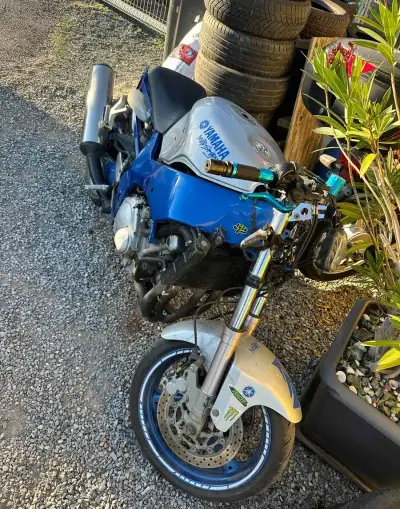 Yamaha yzf600 na náhradní díly BEZ TP A SPZ