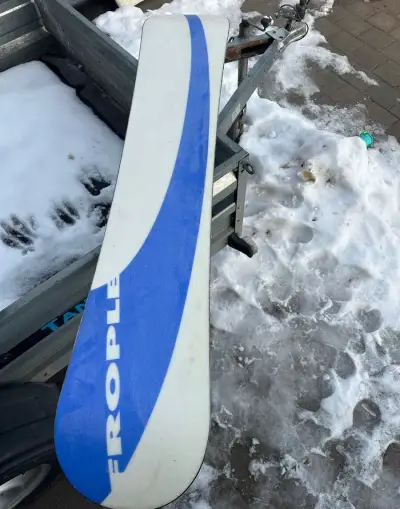 Snowboard značky Frople vel 153