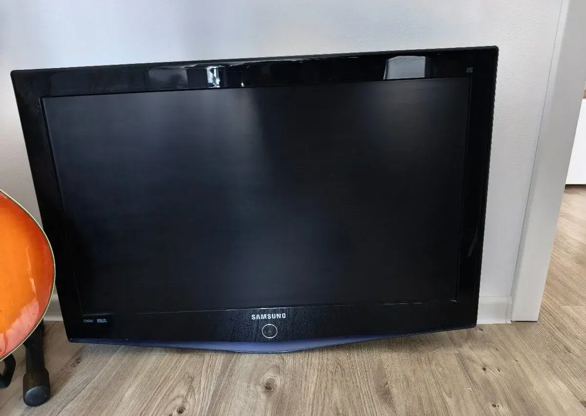 Samsung televize (81 cm) LCD, set top box