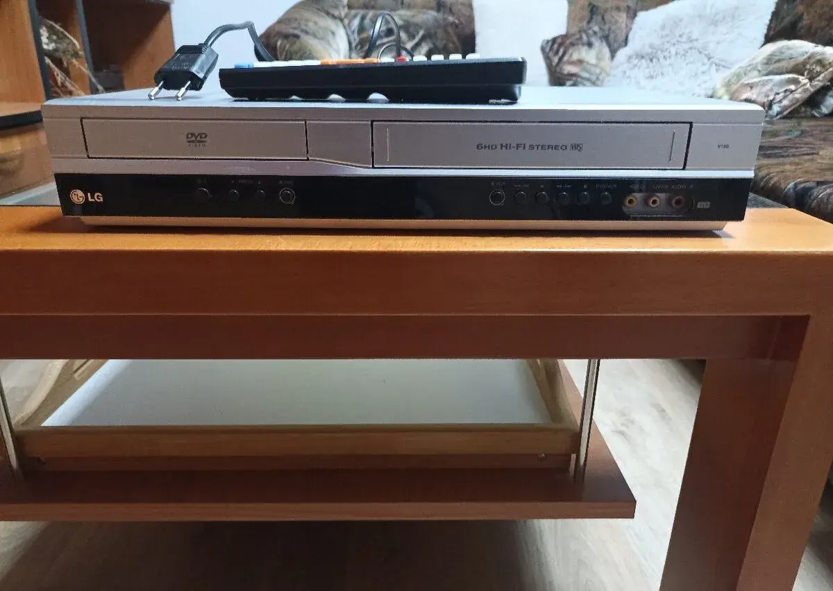 Combo LG V180 DVD VHS videorekordér Stereo