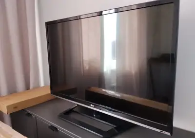 LG 42LS5600 42" (107 cm) Full HD LED