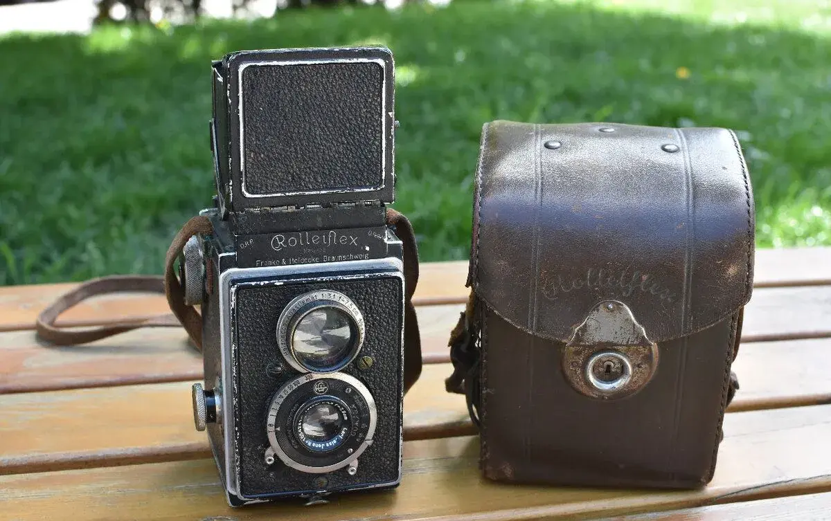 FOTOAPARÁT ROLLEIFLEX + BRAŠNA.