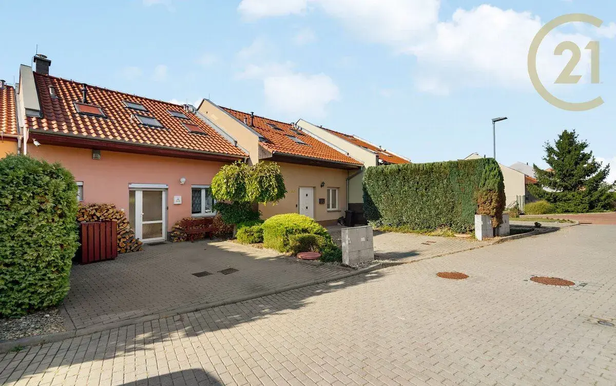Řadový rodinný dům 4+kk se zahradou v Sokolnicích