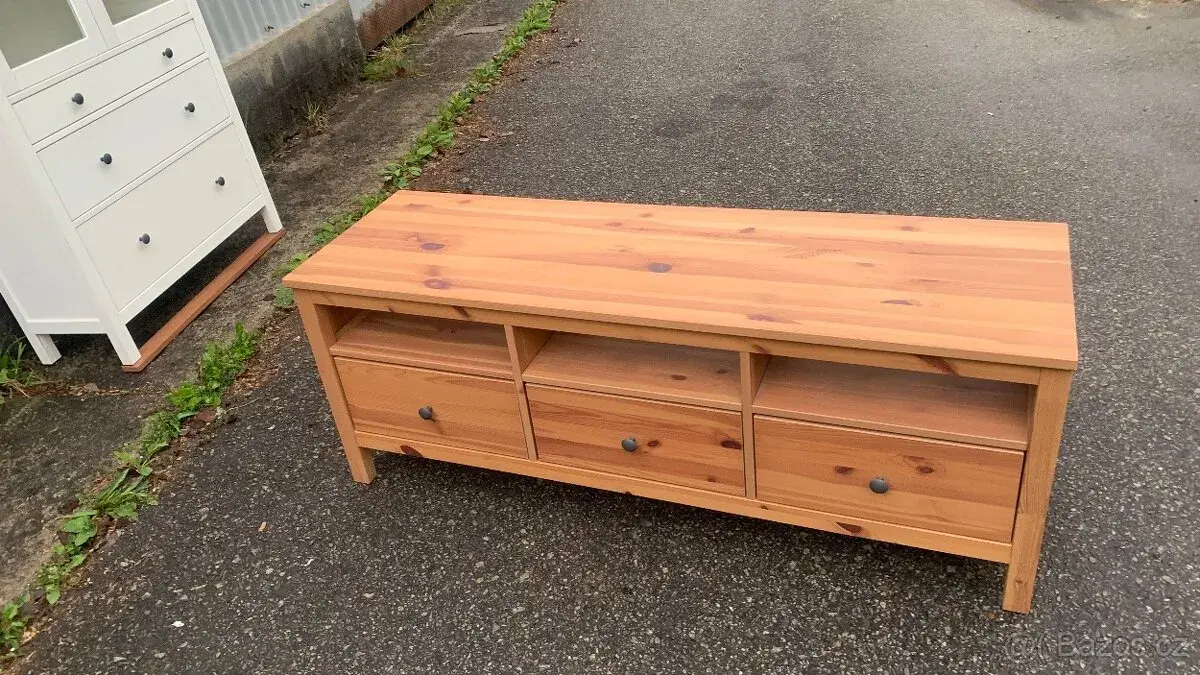 Ikea Hemnes komoda - TV stolek dřevo masiv 148 cm
