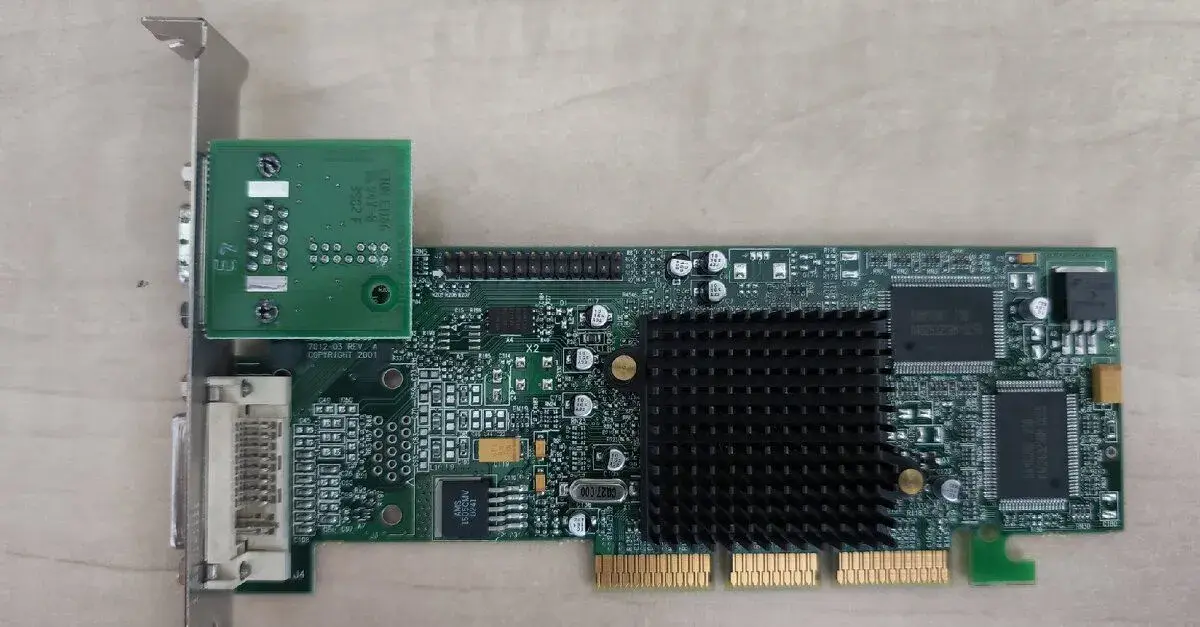 Grafická karta Matrox a zvuková karta SB live