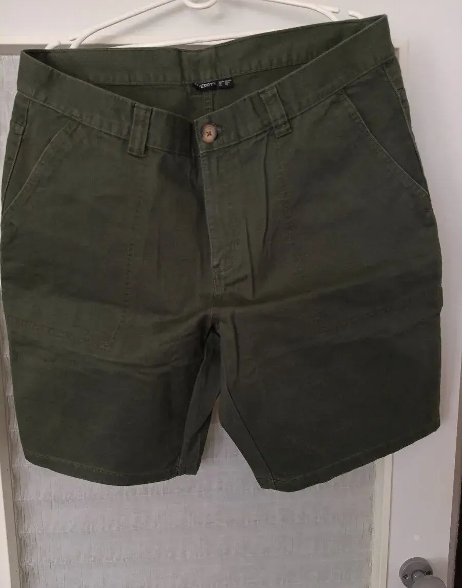 Nové khaki kraťasy vel.56