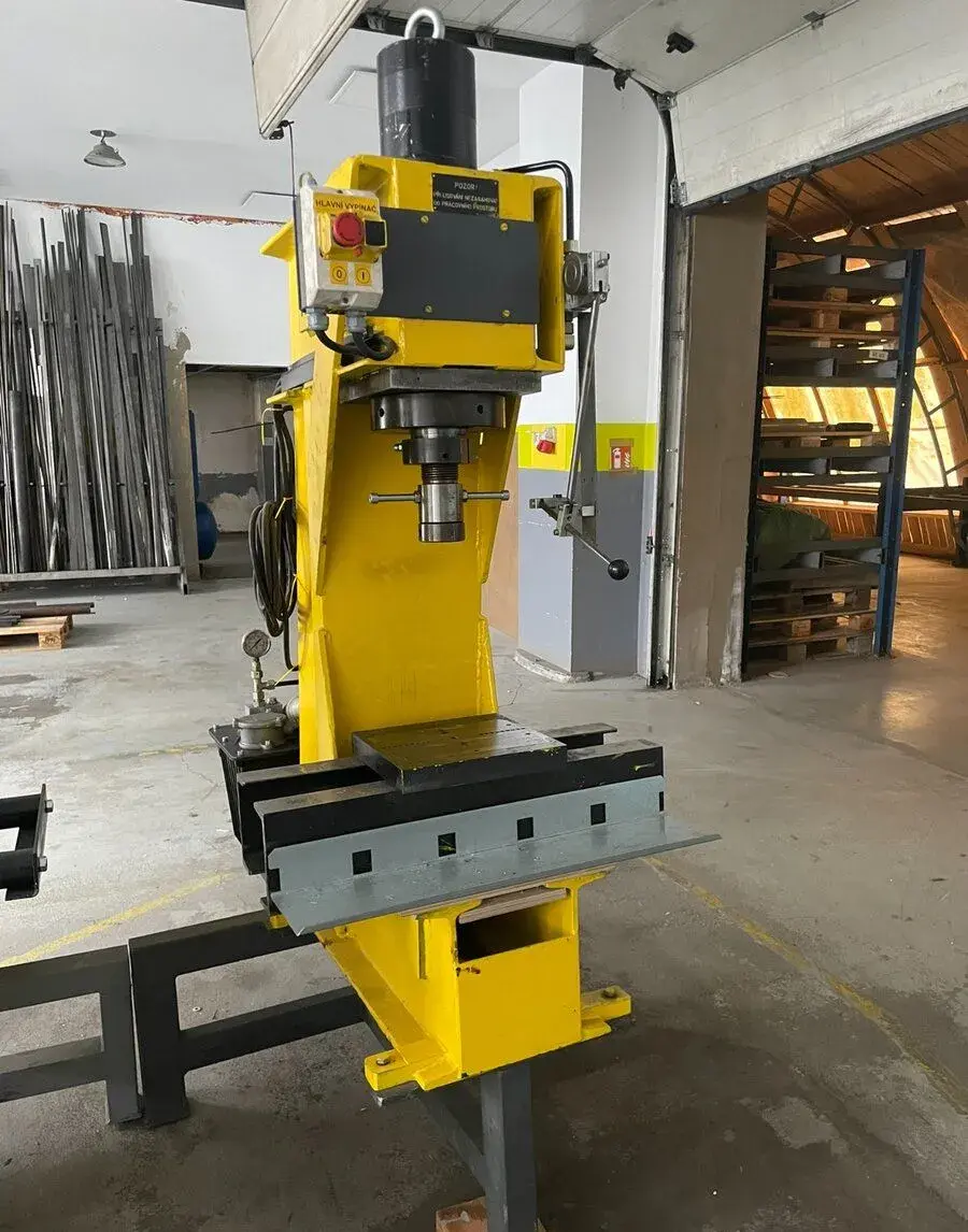Hydraulický lis 28t