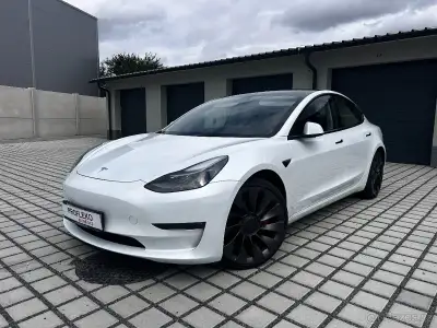 Tesla model – 99 000 km