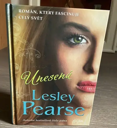 Unesená / Lesley Pearse