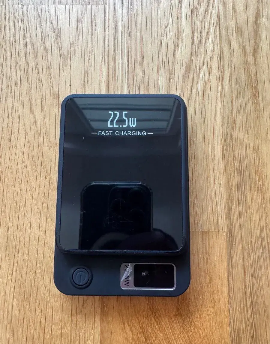 MagSafe Powerbanka 10k/5k bílá/černá