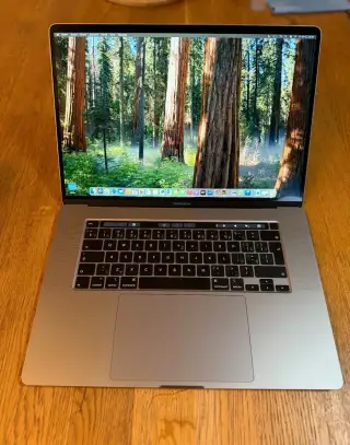 - Apple MacBook Pro 16" 2019 / 32GB RAM / 1T SSD