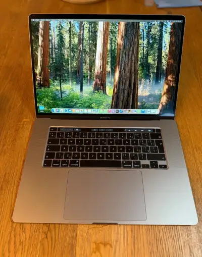 - Apple MacBook Pro 16" 2019 / 32GB RAM / 1T SSD
