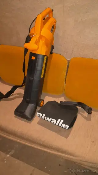 Fukar / vysavač listí Riwall