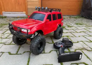 Traxxas TRX-4 Toyota LC80 ABS lift kit v tuningu