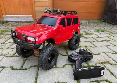 Traxxas TRX-4 Toyota LC80 ABS lift kit v tuningu