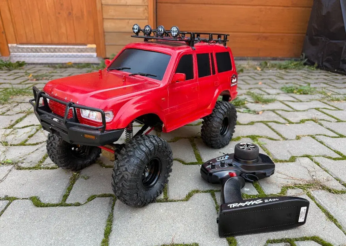 Traxxas TRX-4 Toyota LC80 ABS lift kit v tuningu