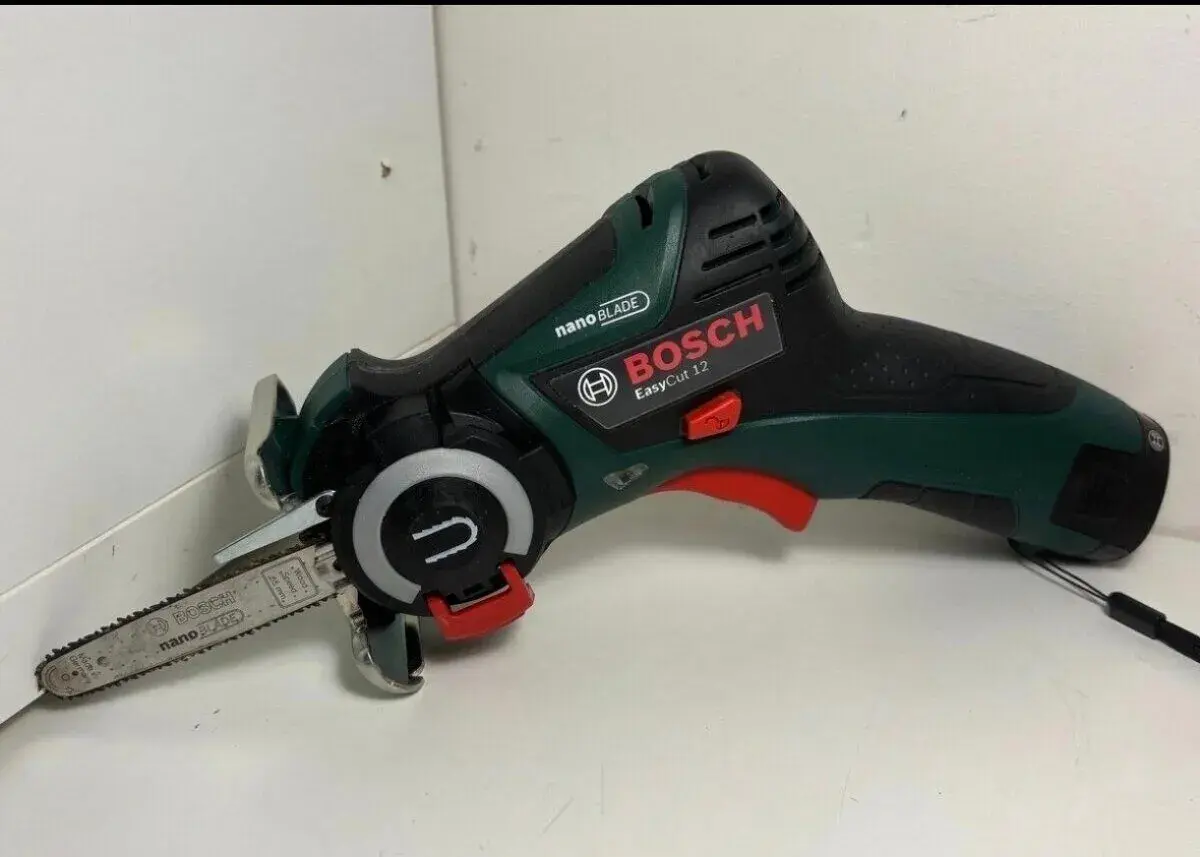 Akumulátorová pila NanoBlade Bosch EasyCut 12