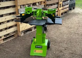 Štípačka na dřevo FIELDMANN FZLS 1008V-E 8t