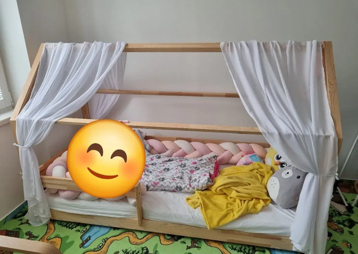 Nebesa na domečkovou postel