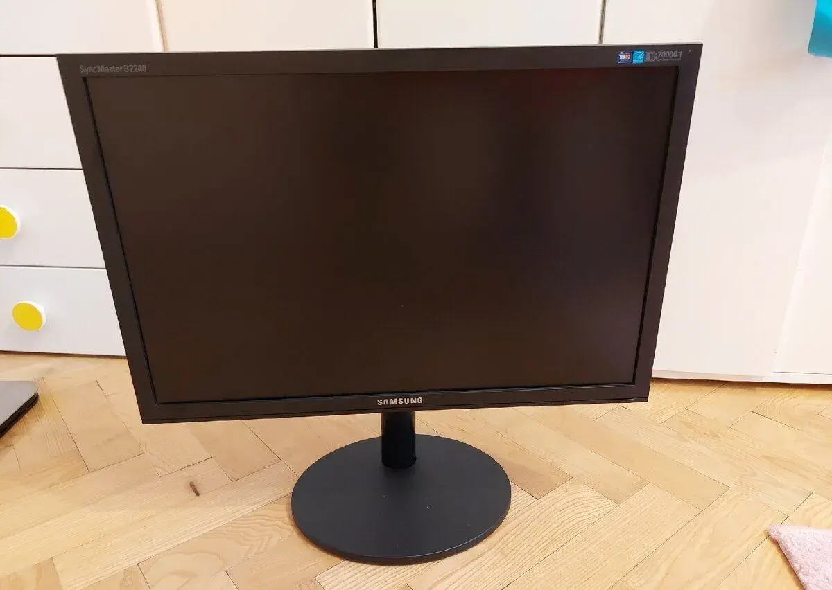 Monitor Samsung B2240W - 22 palců, CCFL podsvícení, TN