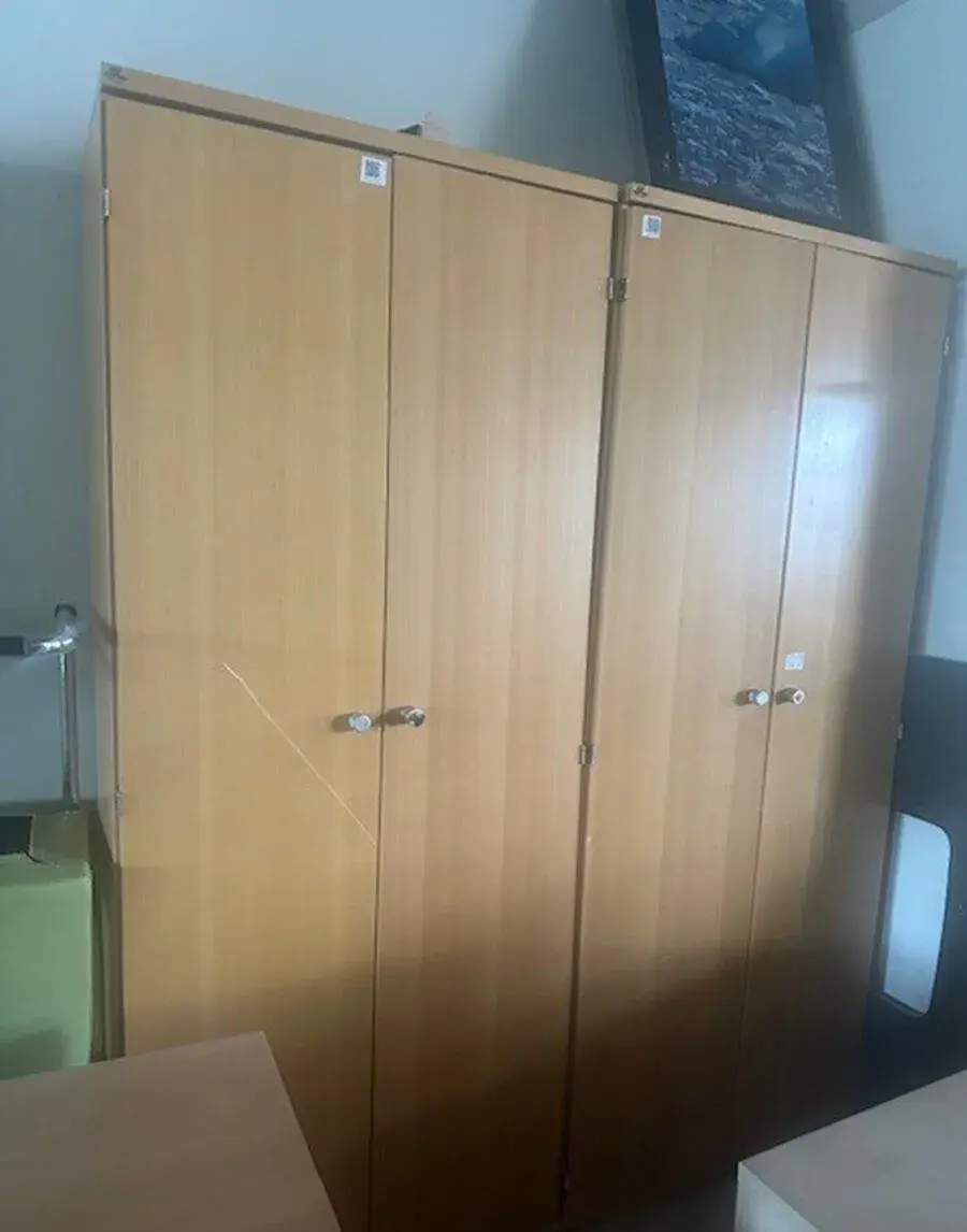 kvalitní skříň třídveřová zamykatelná zn.Straitner