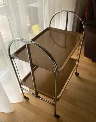 SERVÍROVACÍ STOLEK SKLÁDACÍ