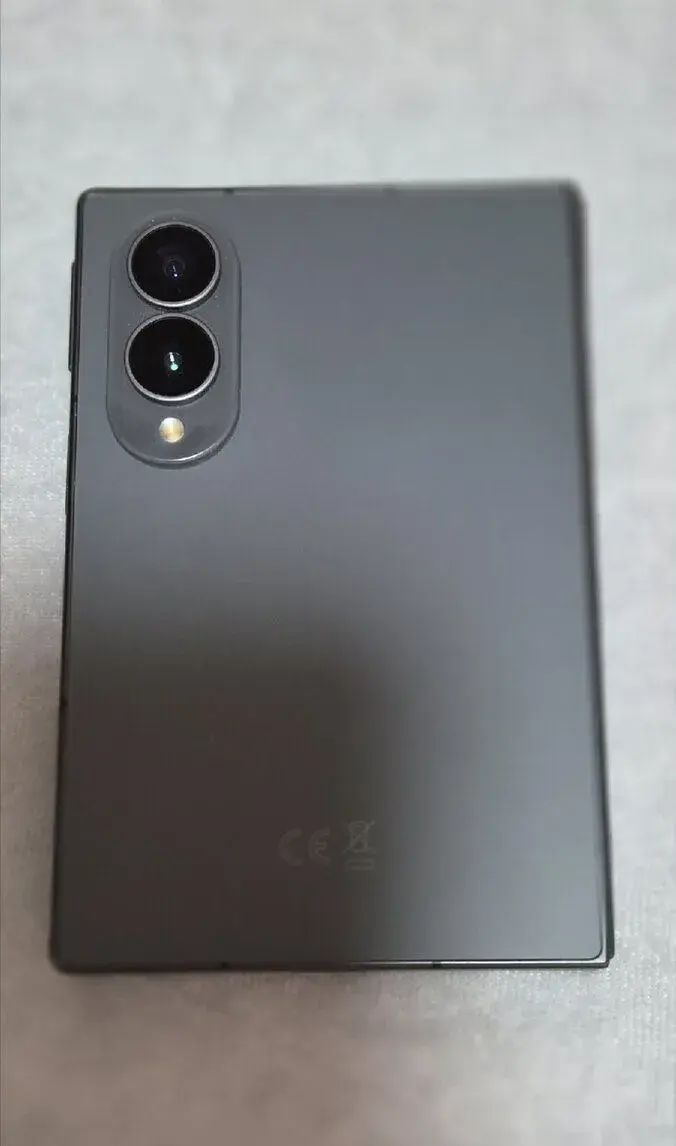 Samsung z fold 8 plus příslušenství