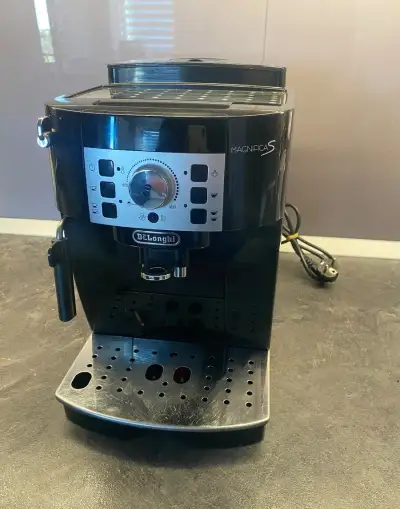 DeLonghi Magnifica S - ECAM 22.110