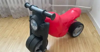 Červená motorka