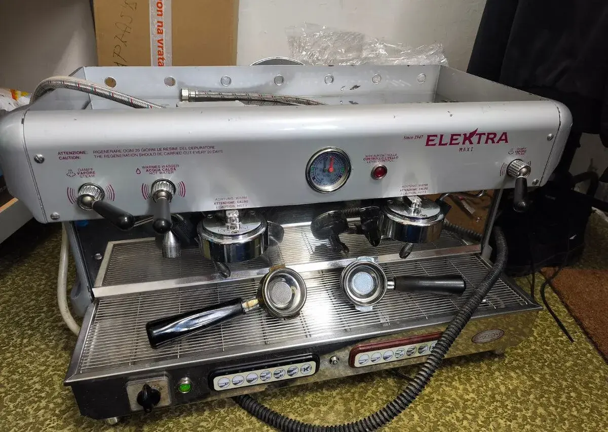 PROFESIONÁLNÍ KÁVOVAR ELEKTRA MAXI + MLÝNEK FIORENZATO F64