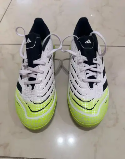 DĚTSKÉ KOPAČKY NA UMĚLÝ TRÁVNÍK PREDATOR LEAGUE vel. 37 1/3