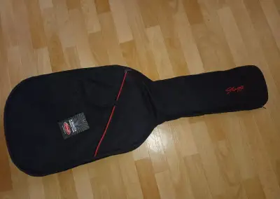 Pouzdro na elektrickou kytaru Stagg