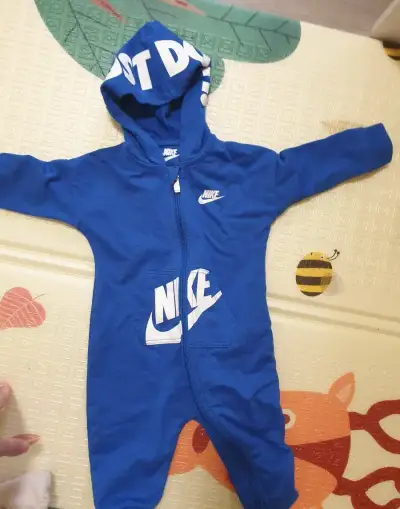 Krásný overal zn. Nike, vel. 62/68