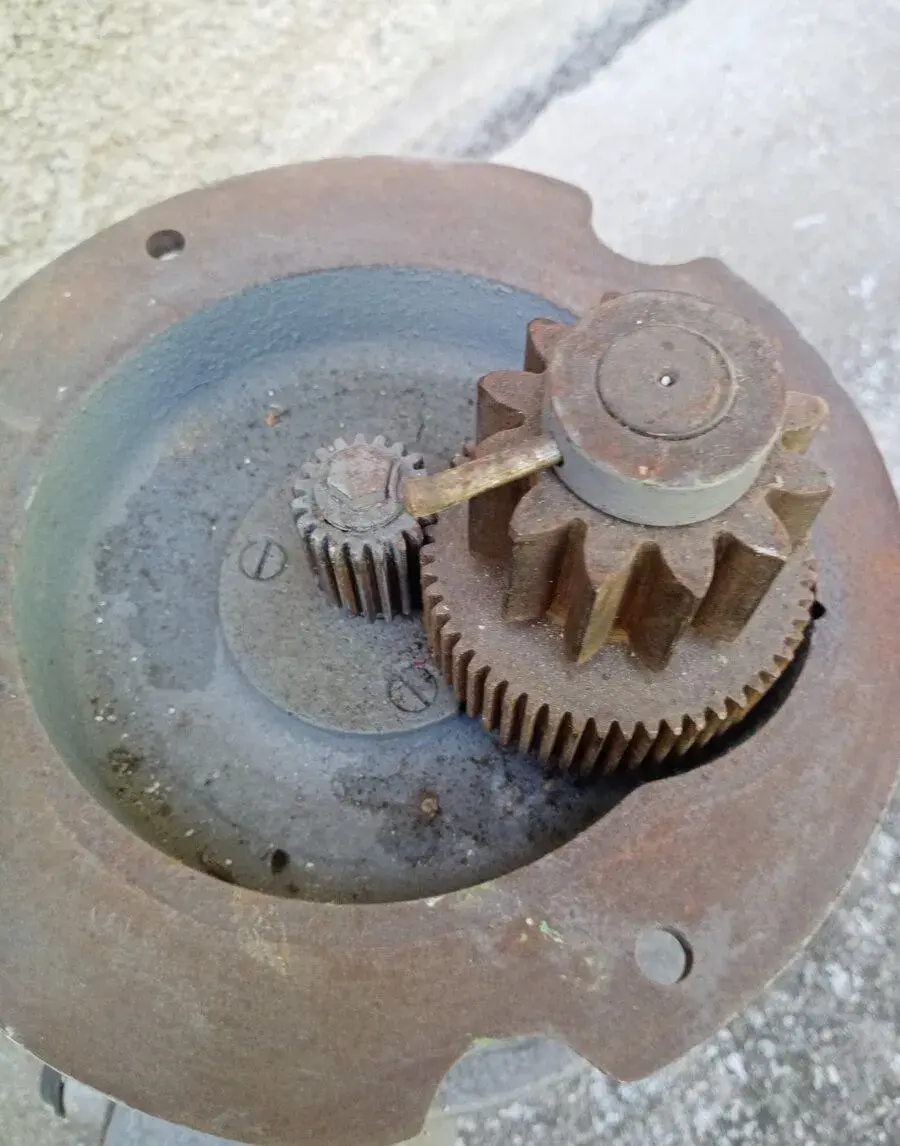 Elektromotor s převodem