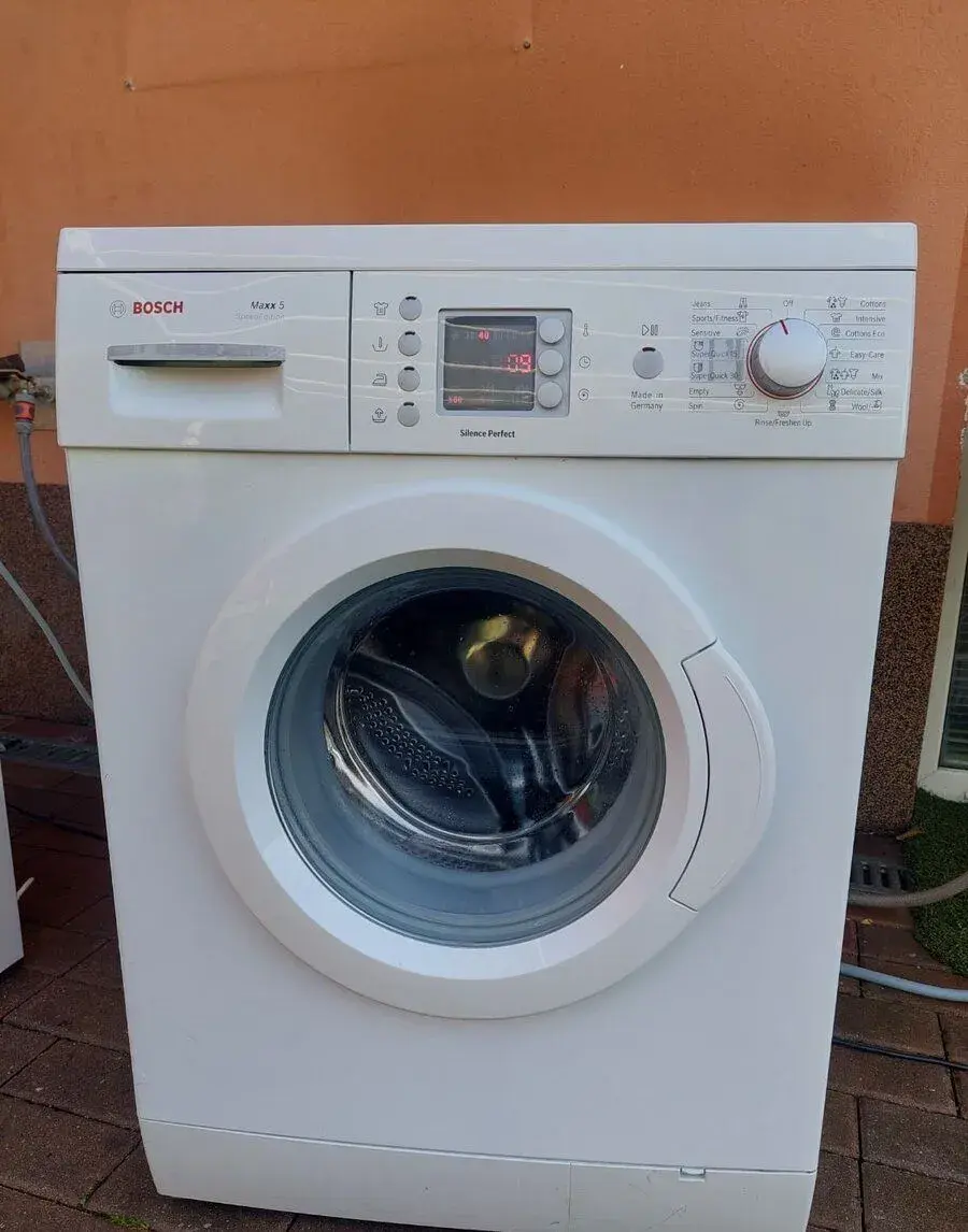 Pračka Bosch WLX20462BY. Úzká 45 cm. energ. třída A-10%