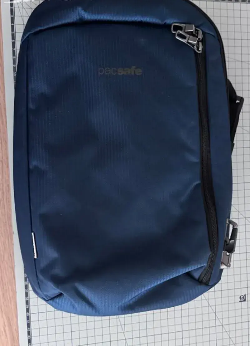 Batoh sling odolný proti krádeži Pacsafe Vibe 325