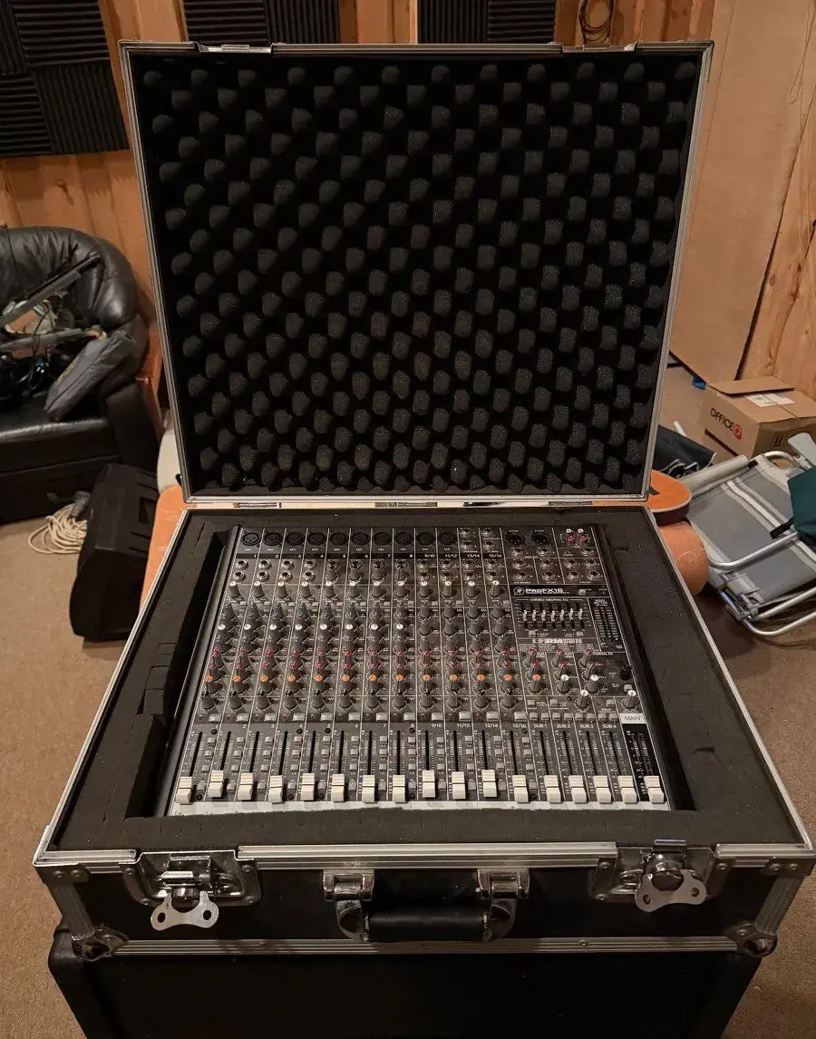 Mackie ProFX16 + pevný transportní kufr