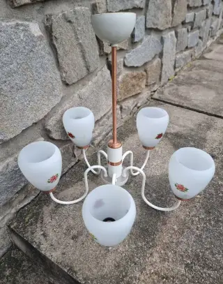 Pěkný stropní lustr viz foto.