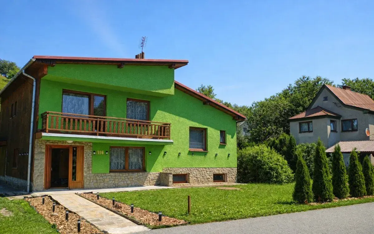 Pronájem v Nýdku 7+1 – klidné místo, garáž, zahrada, balkon