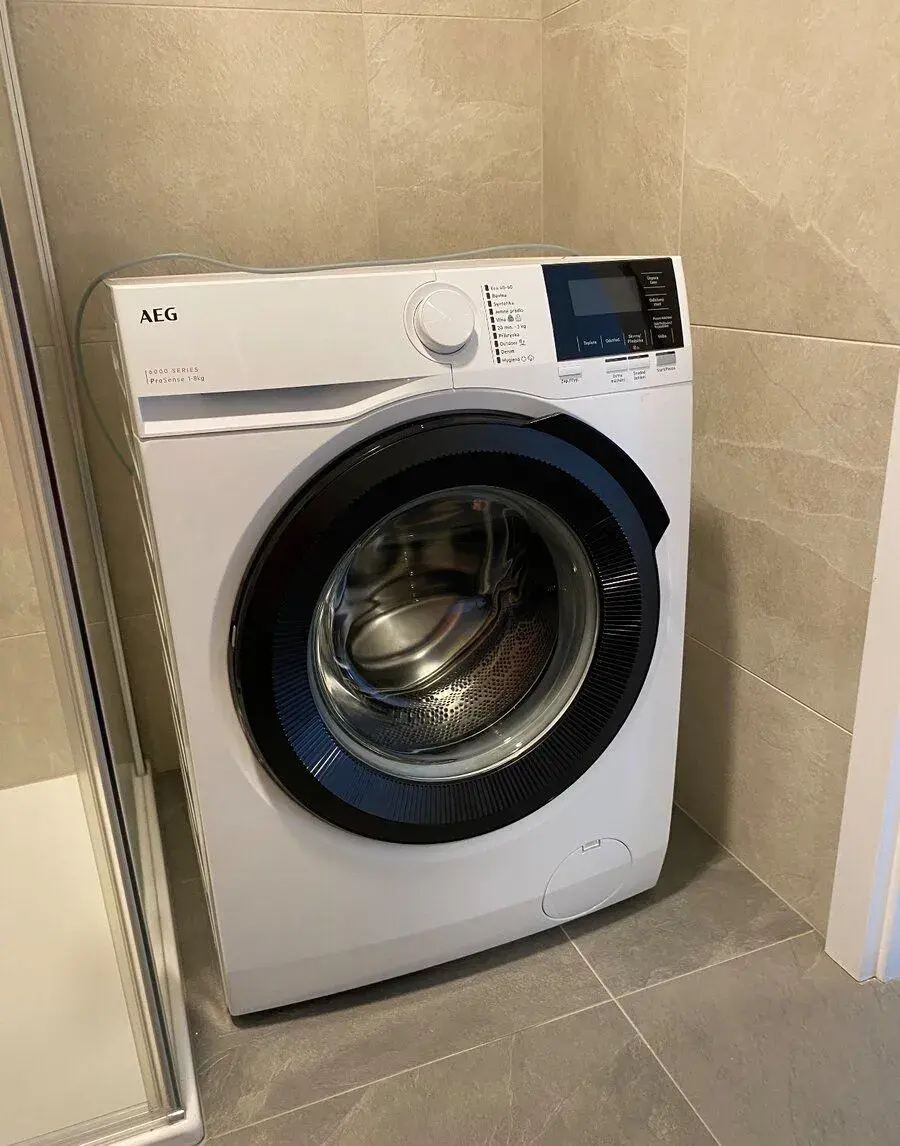 pračka AEG 6000 ProSense™ LFR61864BC
